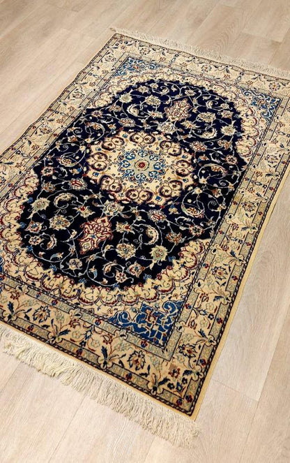 Persian Nain Rug    | 141cm x 99cm | Handwoven